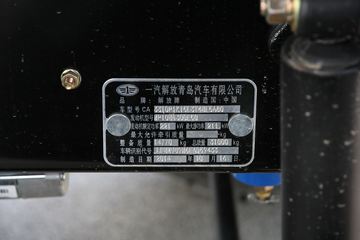 �ൺ��� ��V�ؿ� 300���� 8X4 6.8��LNG��ж������(CA3310P1K15L3T4NE5A80)ͼƬ