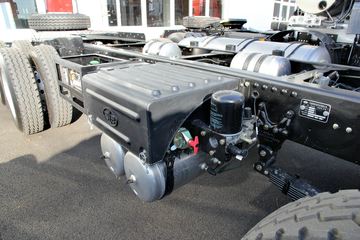 �ൺ��� ��V�ؿ� 300���� 8X4 6.8��LNG��ж������(CA3310P1K15L3T4NE5A80)ͼƬ