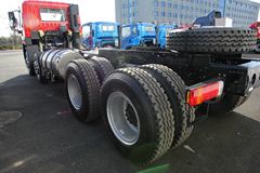 青岛解放 悍V重卡 300马力 8X4 6.8米LNG自卸车底盘(CA3310P1K15L3T4NE5A80)