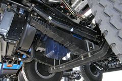 青岛解放 悍V重卡 300马力 8X4 6.8米LNG自卸车底盘(CA3310P1K15L3T4NE5A80)