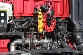 欧曼ETX&nbsp;牵引车底盘                                                图片