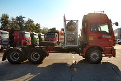 福田 欧曼ETX 6系重卡 380马力 6X4 LNG牵引车(BJ4253SMFCB-4)