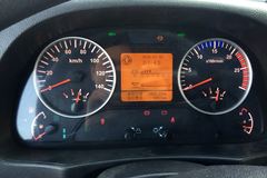 东风商用车 天龙重卡 270马力 8X2 9.6米载货车底盘(DFL5311CCYAX11B)