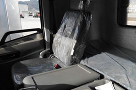 御龙&nbsp;牵引车驾驶室                                               图片