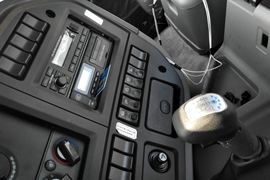 御龙&nbsp;牵引车驾驶室                                               图片