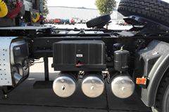 三环十通 御龙重卡 290马力 4X2港口牵引车(STQ4181L02Y4N4)