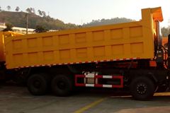 三环十通 御龙重卡 290马力 8X4 6.8米自卸车(STQ3314L16Y4B14)