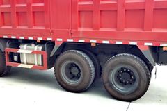 三环十通 御龙重卡 300马力 8X4 7.4米自卸车(STQ3316L16Y4B14)