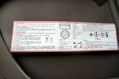 东风柳汽 乘龙M3中卡 220马力 6X2 9.6米载货车底盘(LZ1200M3CAT)