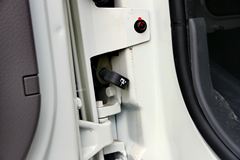 东风柳汽 乘龙M3中卡 220马力 6X2 9.6米载货车底盘(LZ1200M3CAT)