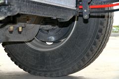 东风柳汽 乘龙M3中卡 220马力 6X2 9.6米载货车底盘(LZ1200M3CAT)