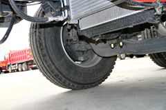 东风柳汽 乘龙M3中卡 220马力 6X2 9.6米载货车底盘(LZ1200M3CAT)