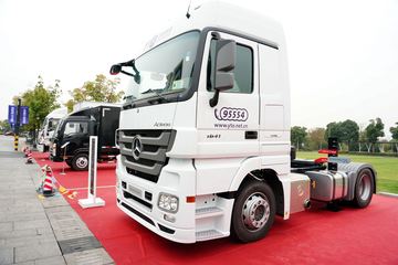 奔驰 Actros重卡 410马力 4X2低底盘牵引车(型号1841)