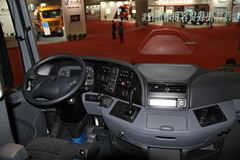 奔驰 Actros重卡 410马力 4X2低底盘牵引车(型号1841)