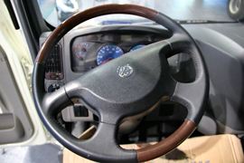 东风柳汽底盘&nbsp;扫路车驾驶室图片