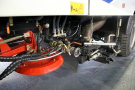 东风柳汽底盘&nbsp;扫路车底盘图片