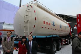 杰狮&nbsp;粉粒物料运输车外观图片