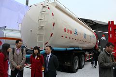 上汽红岩 杰狮C100 390马力 8X4 粉粒物料运输车