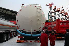 杰狮&nbsp;粉粒物料运输车外观图片