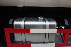 上汽红岩 杰狮C100 390马力 8X4 粉粒物料运输车