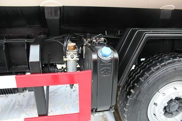 �������� ��ʨC100 390���� 8X4 �����������䳵ͼƬ