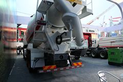 江淮 格尔发 375马力 8X4 混凝土搅拌车(HFC5311GJBP1K6H35F)