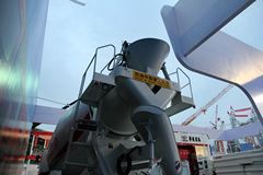 江淮 格尔发 375马力 8X4 混凝土搅拌车(HFC5311GJBP1K6H35F)