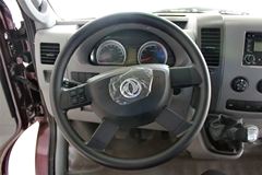 东风股份 御风 136马力 封闭厢式货车