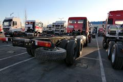北奔 NG80系列重卡 300马力 6X4 8米LNG载货车底盘(ND1250BG5J6Z00)