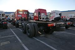 北奔 NG80系列重卡 300马力 6X4 8米LNG载货车底盘(ND1250BG5J6Z00)