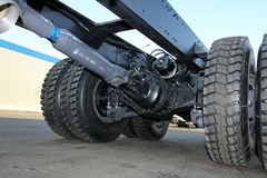 北奔 NG80系列重卡 336马力 8X4 9米载货车(ND1316D41J)