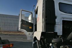 北奔 V3M重卡 340马力 6X2 牵引车(ND4240L23J7Z00)