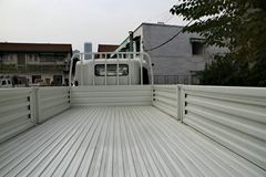 江铃 凯锐800H 152马力 4.7米排半栏板轻卡(JX1083TPKA2)