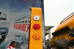 江铃 凯锐800 152马力 4X2 3815轴距清障车(JX5087TQZXK2) 江铃 凯锐800 152马力 4X2 3815轴距清障车(JX5087TQZXK2)