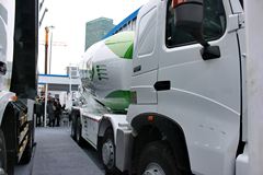 中国重汽 HOWO-T7H 360马力 8X4 混凝土搅拌车(ZZ1317N366HD1)