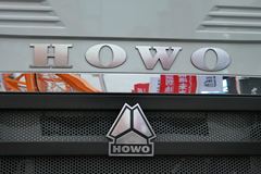 中国重汽 HOWO-T7H 360马力 8X4 混凝土搅拌车(ZZ1317N366HD1)