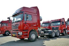 陕汽重卡 德龙F3000 轻量化版 380马力 6X4 LNG牵引车(SX4258NT384TL)