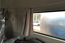东风天龙&nbsp;液化气体运输车驾驶室图片