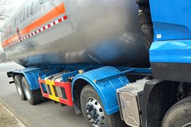 东风天龙&nbsp;液化气体运输车底盘图片