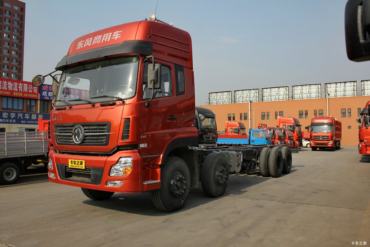 东风商用车 天龙重卡 315马力 8X4 9.6米载货车