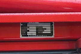 杰狮&nbsp;垃圾运输车底盘图片