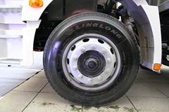 陕汽重卡 德龙新M3000 245马力 6X2 9.6米厢式载货车(SX5256XXYMK549)