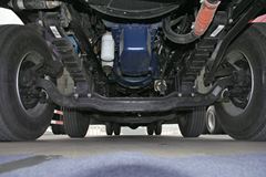 陕汽重卡 德龙新M3000 245马力 6X2 9.6米厢式载货车(SX5256XXYMK549)