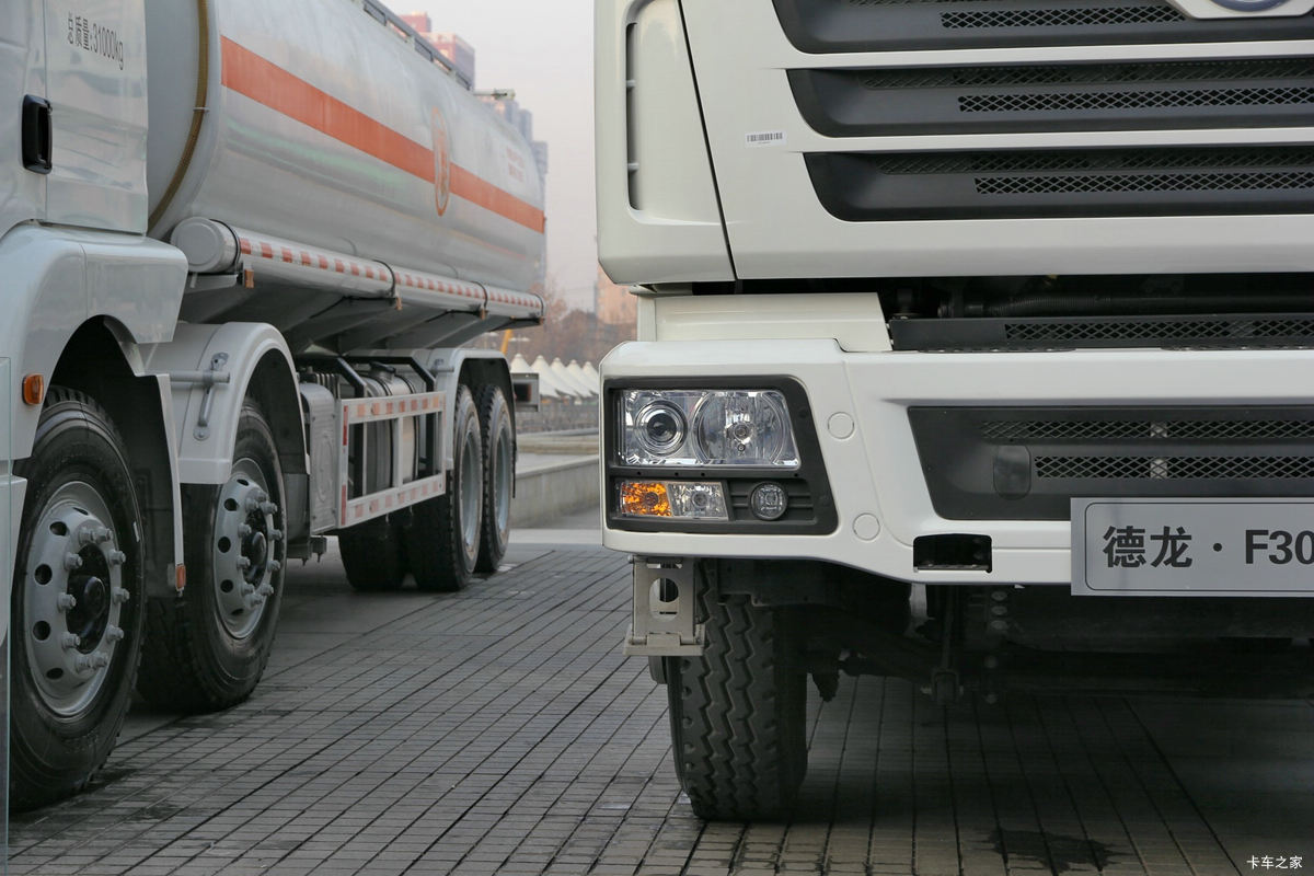 【图】陕汽重卡 德龙F3000 336马力 6X4 混凝土搅拌车(SX5256GJBDR404H)_实拍图片_232472_卡车之家
