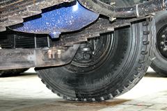 上汽红岩 新金刚重卡 336马力 6X4 5.6米自卸车(U型斗新型渣土车)(CQ3255HTG384)