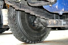 上汽红岩 新金刚重卡 336马力 6X4 5.6米自卸车(U型斗新型渣土车)(CQ3255HTG384)