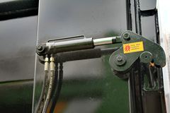 上汽红岩 新金刚重卡 336马力 6X4 5.6米自卸车(U型斗新型渣土车)(CQ3255HTG384)