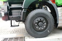 上汽红岩 新金刚重卡 350马力 6X4 5.6米自卸车(CQ3255HTG384)