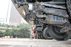 上汽红岩 新金刚重卡 350马力 6X4 5.6米自卸车(CQ3255HTG384)