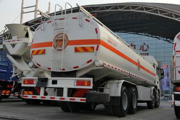 德龙新M3000 油罐车外观图片